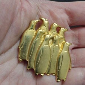Mali Gold Tone Meeting Of The Penguins Brooch Vintage